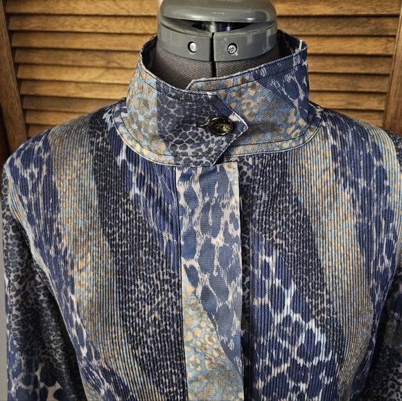 Blue Animal Print Button-Up Blouse. - Picture 7 of 12